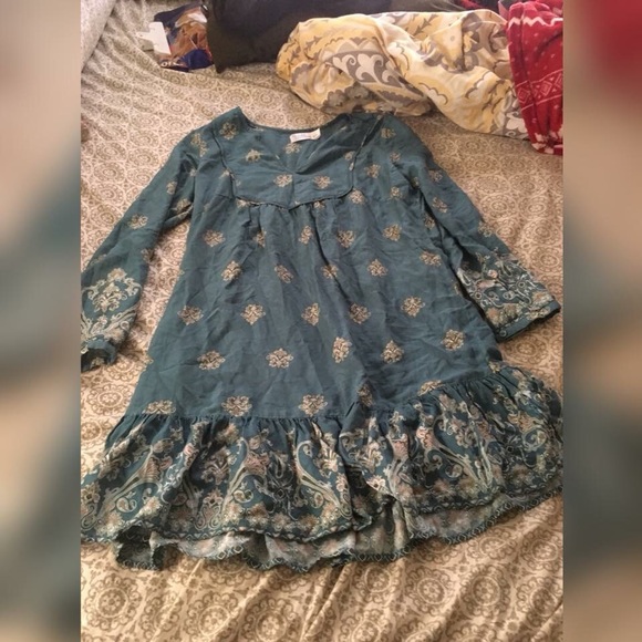 Clothing - Picture 7 of 8